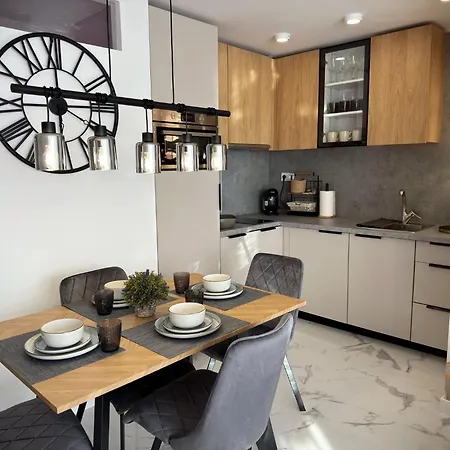Luxury Apartment *